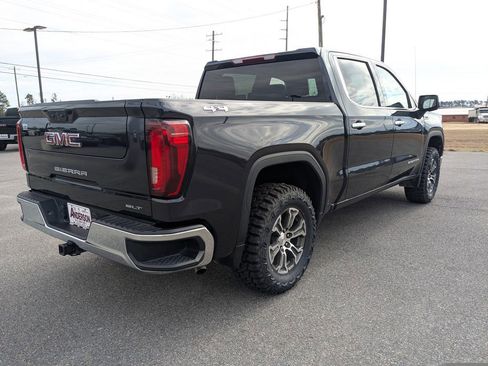 Used 2025 GMC Sierra 1500 SLT image 4
