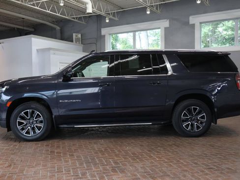 Used 2022 Chevrolet Suburban LT w/ Luxury Package AWD/4WD image 9