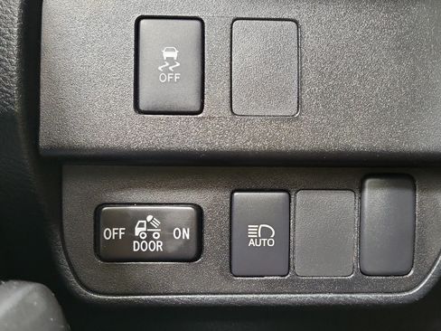 Used 2020 Toyota Tacoma SR5 RWD image 21