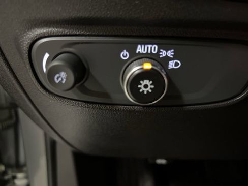 Used 2023 Chevrolet Equinox LS image 40