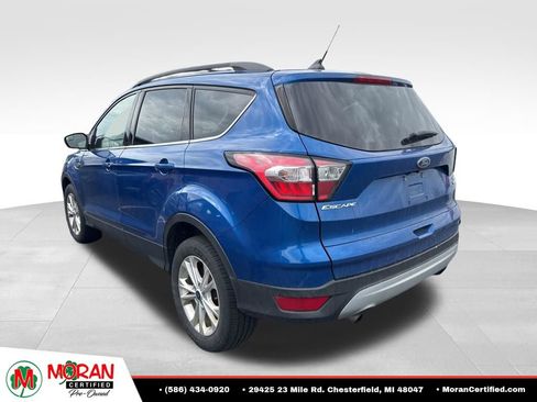 Used 2018 Ford Escape SE w/ SE Sync 3 Package AWD/4WD image 2