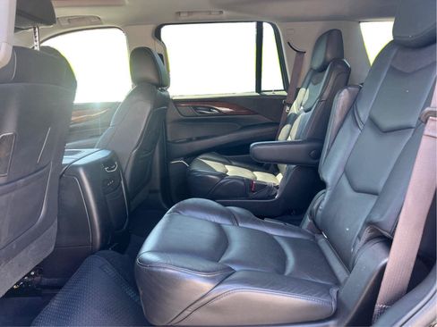 Used 2017 Cadillac Escalade Luxury AWD/4WD image 7