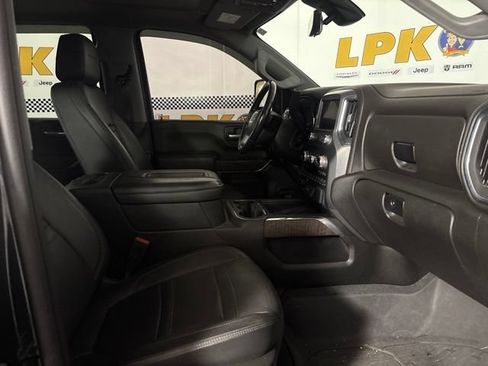 Used 2022 GMC Sierra 2500 Denali w/ Denali Black Diamond Edition AWD/4WD image 16