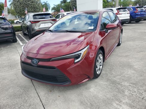 Certified 2025 Toyota Corolla LE FWD image 7