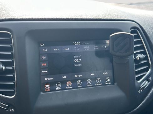Used 2020 Jeep Compass Latitude FWD image 12