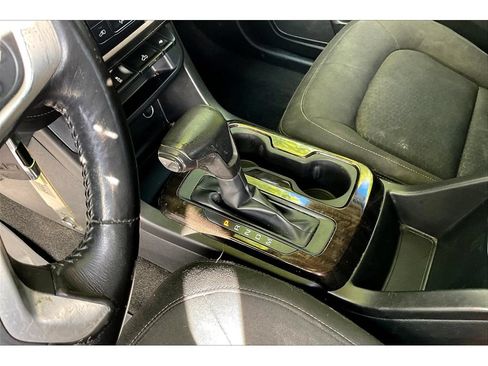 Used 2015 GMC Canyon SLE AWD/4WD image 17