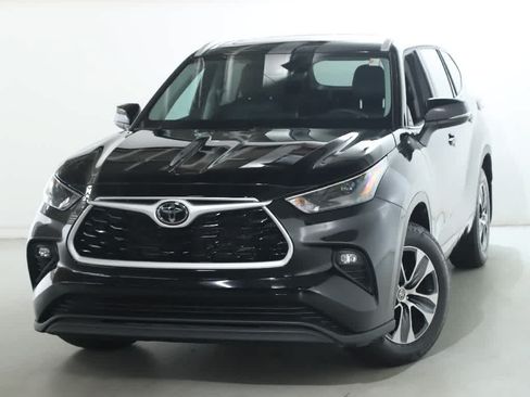 Used 2026 Toyota Highlander XLE AWD/4WD image 3