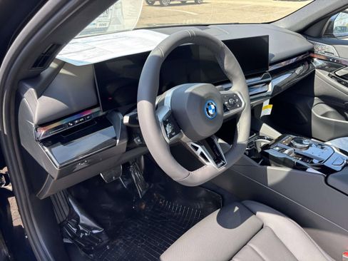 New 2026 BMW i5 eDrive40 w/ M Sport Package AWD/4WD image 9