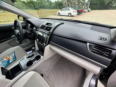 Used 2012 Toyota Camry LE image 19