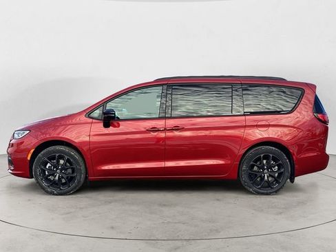 New 2026 Chrysler Pacifica Select image 2