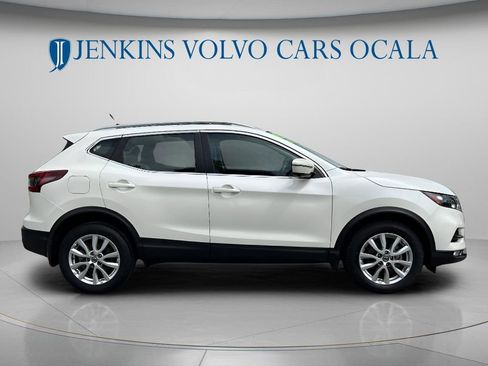 Used 2021 Nissan Rogue Sport SV w/ Technology Package FWD image 2