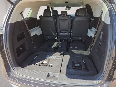 Used 2024 Kia Carnival EX FWD image 13