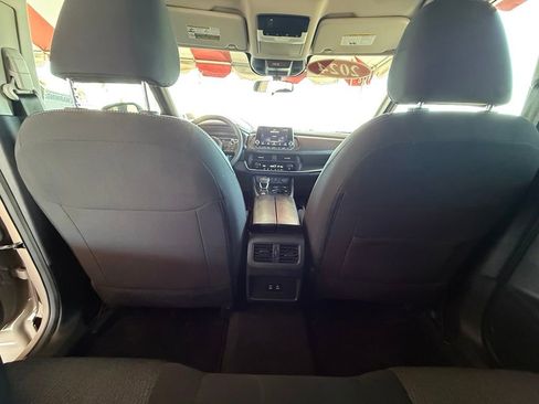 Certified 2024 Nissan Rogue SV FWD image 14