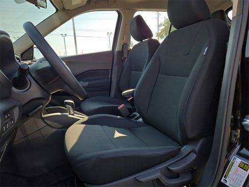 New 2025 Nissan Kicks Play S image 10