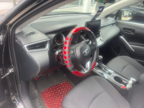 Used 2022 Toyota Corolla Cross LE w/ Moonroof Package FWD image 2