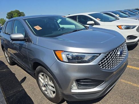 Used 2024 Ford Edge SEL w/ Convenience Package AWD/4WD image 3