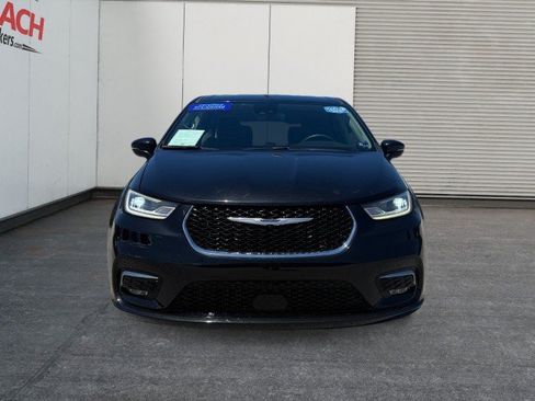 Used 2023 Chrysler Pacifica Touring-L FWD image 9