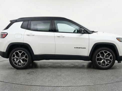 Used 2025 Jeep Compass Limited image 11