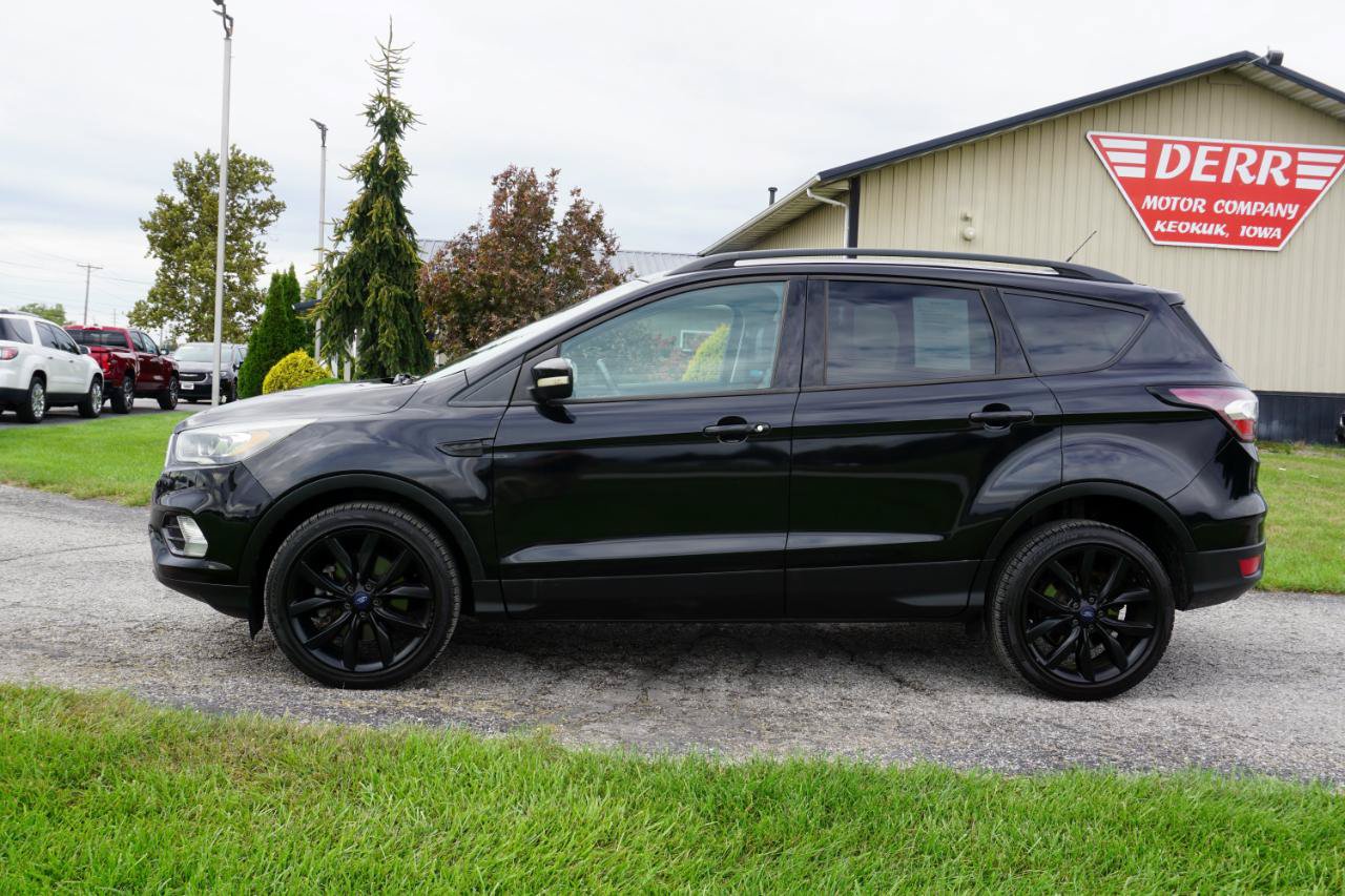 Used 2017 Ford Escape Titanium AWD/4WD image 27