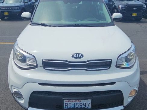 Used 2018 Kia Soul + w/ + Primo LIT Package FWD image 2