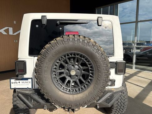Used 2011 Jeep Wrangler Unlimited Sahara w/ Mopar Chrome Edition Group AWD/4WD image 11