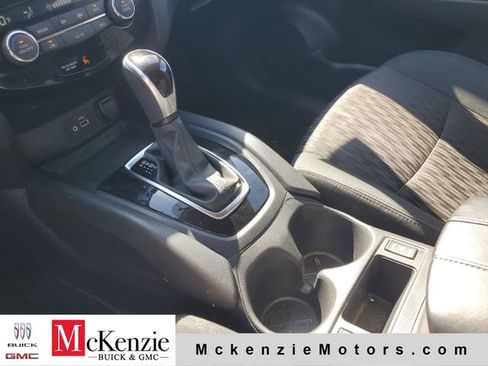 Used 2018 Nissan Rogue SV FWD image 19