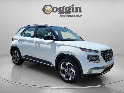 Certified 2026 Hyundai Venue SEL FWD image 8