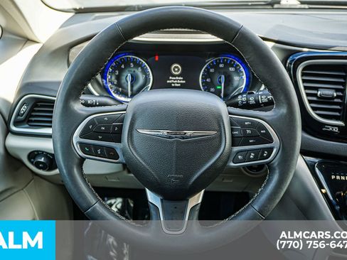 Used 2024 Chrysler Pacifica Touring-L FWD image 30