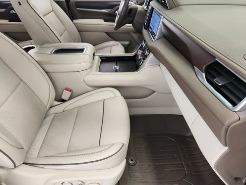Used 2021 GMC Yukon Denali w/ Denali Premium Package AWD/4WD image 14