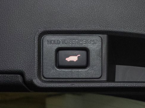 Used 2025 Acura RDX SH-AWD image 10