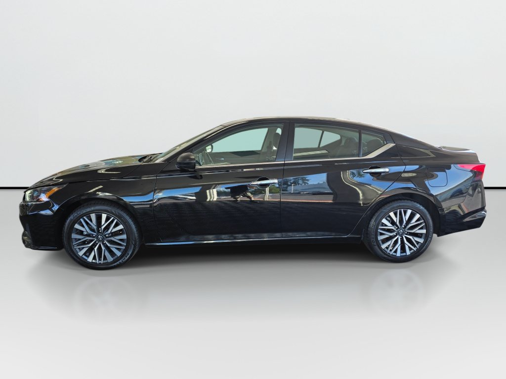 Used 2025 Nissan Altima 2.5 SV FWD image 2