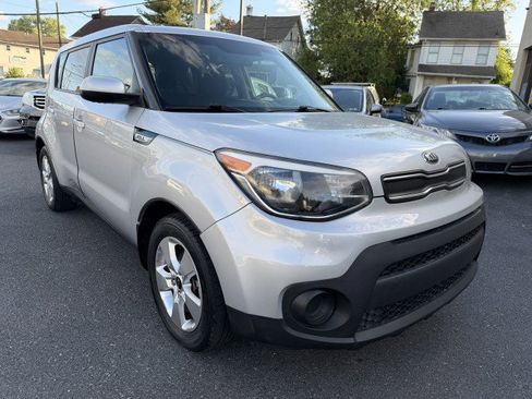 Used 2017 Kia Soul w/ Convenience Package FWD image 4