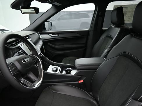 New 2025 Jeep Grand Cherokee L Altitude image 13