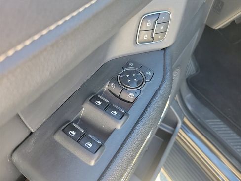 Used 2024 Ford Expedition XLT image 15