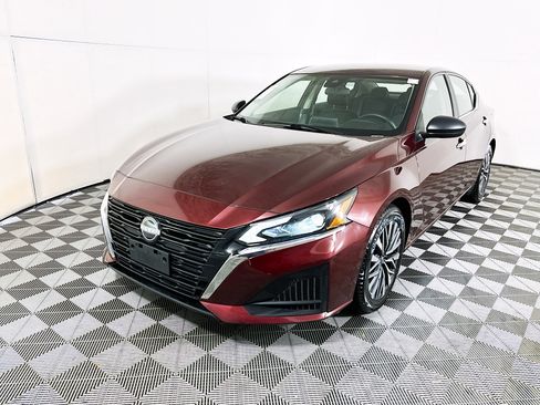 Used 2024 Nissan Altima 2.5 SV FWD image 7