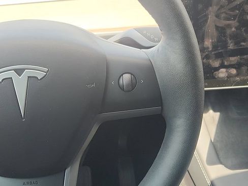 Used 2023 Tesla Model Y Long Range AWD/4WD image 13