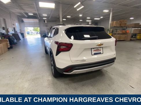 Used 2024 Chevrolet Trax LT w/ Driver Confidence Package FWD image 9