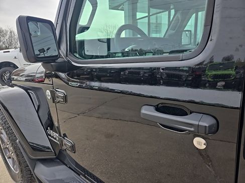 Used 2021 Jeep Gladiator Overland w/ Popular Equipment Package image 35