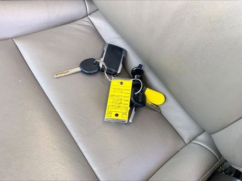 Used 2017 GMC Canyon SLT w/ Driver Alert Package image 14