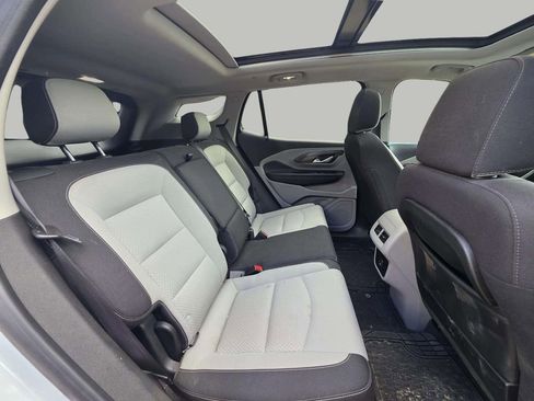 Used 2022 GMC Terrain SLE w/ Driver Convenience Package FWD image 9