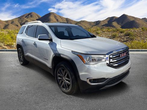 Used 2017 GMC Acadia SLT FWD image 3