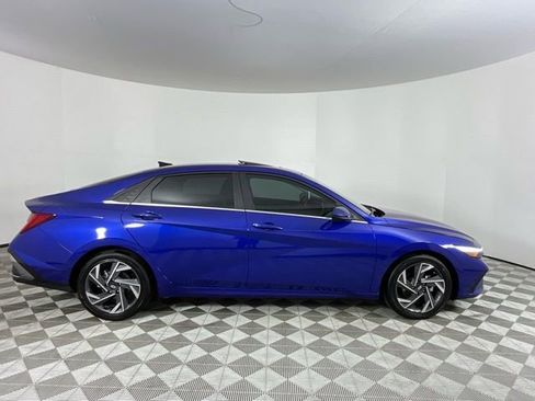 Used 2025 Hyundai Elantra SEL image 4