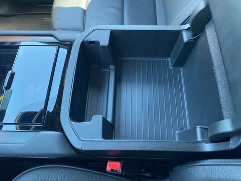 Used 2025 GMC Yukon XL Denali image 35