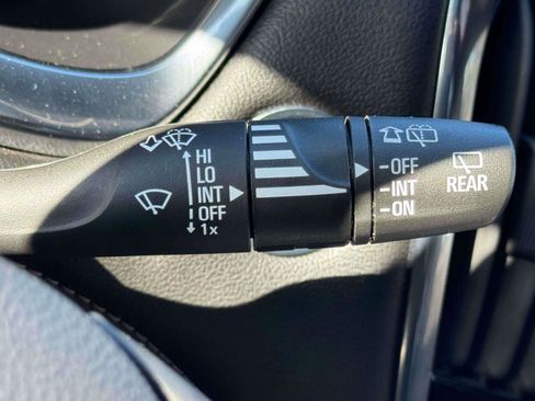 Used 2023 Chevrolet Traverse Premier image 22