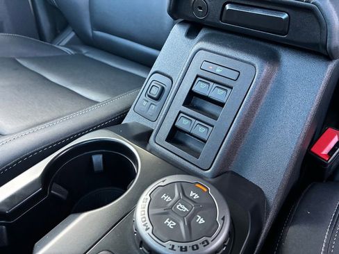 Used 2025 Ford Bronco Badlands image 22