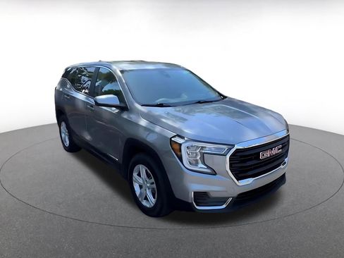 Used 2024 GMC Terrain SLE FWD image 3