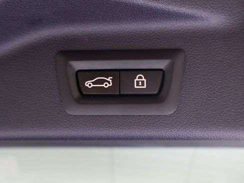 Used 2022 BMW X7 M50i image 20