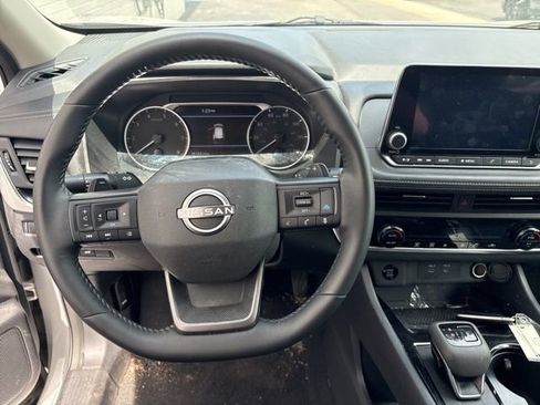 Used 2025 Nissan Rogue SV AWD/4WD image 4