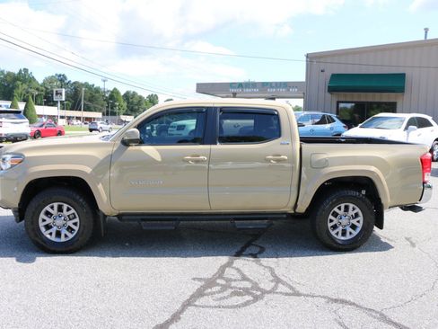 Used 2017 Toyota Tacoma SR5 w/ Tow Package AWD/4WD image 2