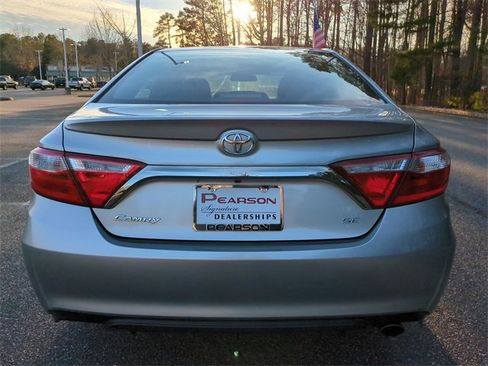Used 2017 Toyota Camry SE image 5